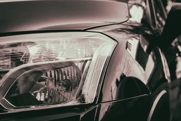 車のヘッドライト — ストック写真