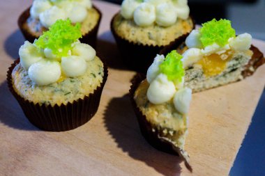 Kahve makinesi ve kafede capkake