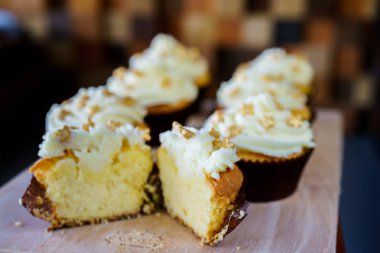 Kahve makinesi ve kafede capkake