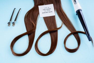 Saç stili arka plan içinde belgili tanımlık fotoğraf