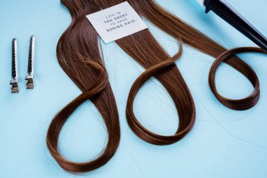 Saç stili arka plan içinde belgili tanımlık fotoğraf