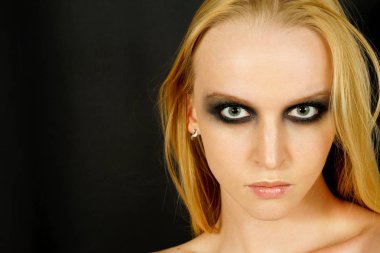 Makyaj yeşil gölgeler ile