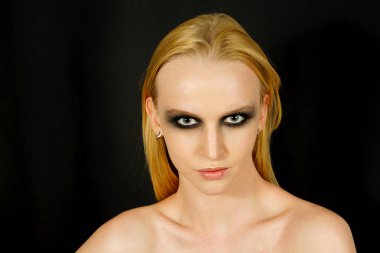 Makyaj yeşil gölgeler ile