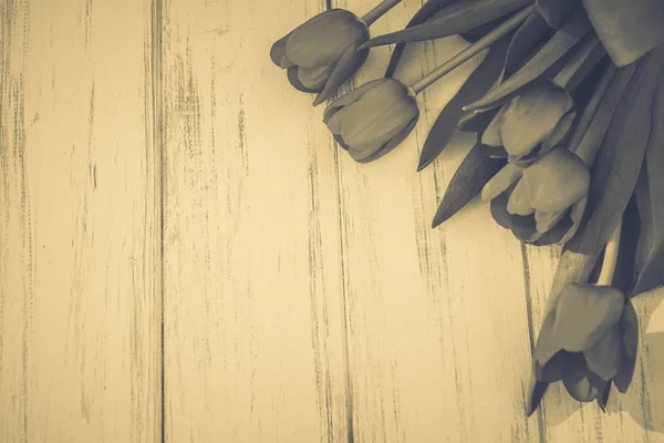 Lale bir tahta üzerinde arka plan