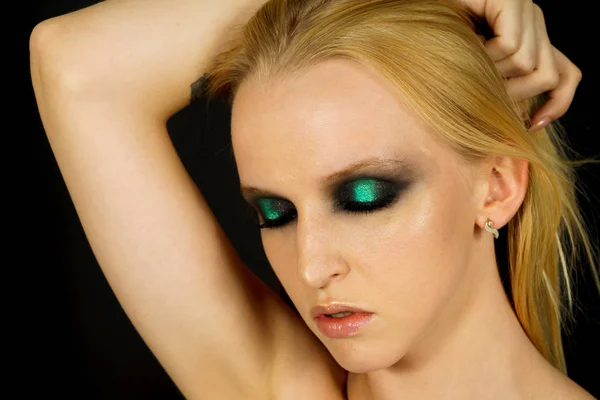 Maquillaje Con Sombras Verdes —  Fotos de Stock