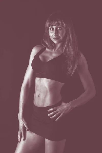 Profissional Fitness Atleta Foto Fundo Escuro — Fotografia de Stock