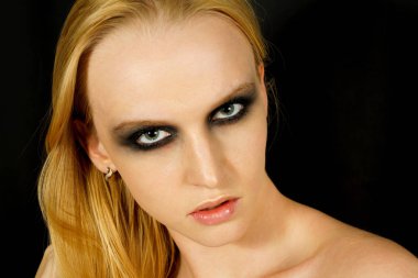 Makyaj yeşil gölgeler ile