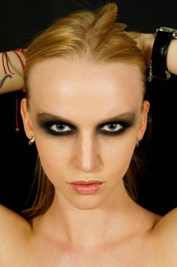 Makyaj yeşil gölgeler ile