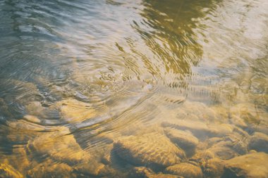 Güzel dağ nehir, muhteşem manzara