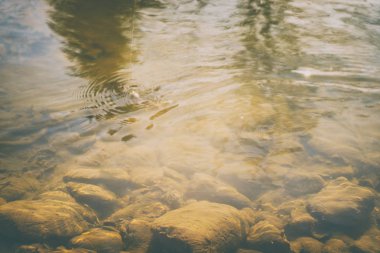 Güzel dağ nehir, muhteşem manzara