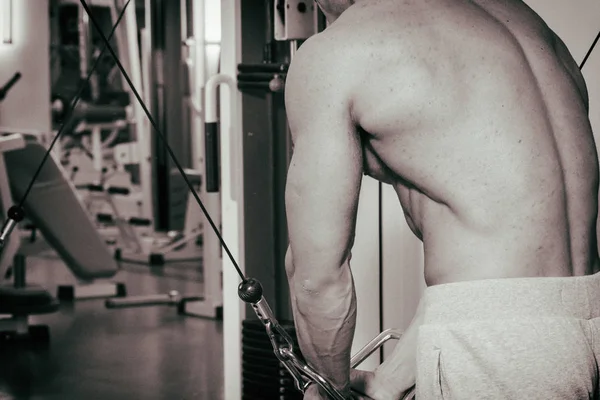 Sağlıklı Bir Yaşam Tarzı Fitness Salonunda Adam Kavramı — Stok fotoğraf