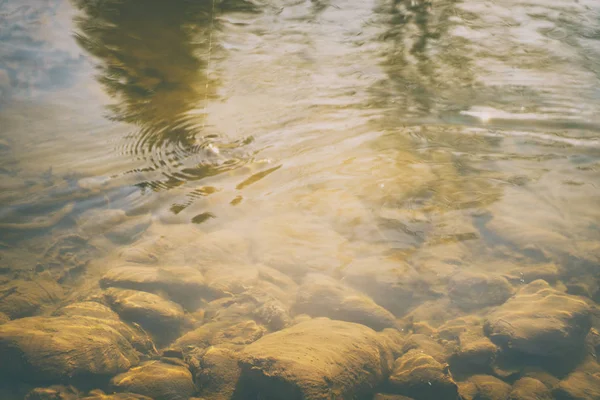Güzel dağ nehir, muhteşem manzara