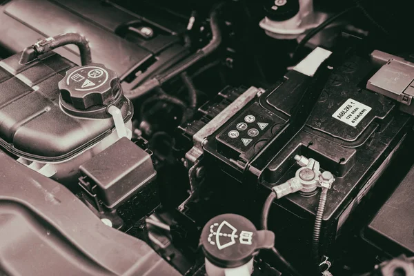 Vinnitsa, Ukrayna - 25 Haziran 2017: başlık altında aracın iç