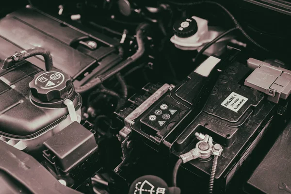 Vinnitsa, Ukrayna - 25 Haziran 2017: başlık altında aracın iç