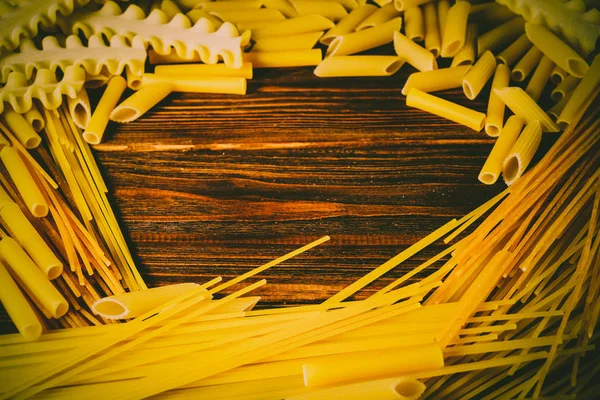 Macaroni Sur Une Table Bois — Photo