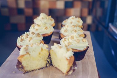 Kahve makinesi ve kafede capkake