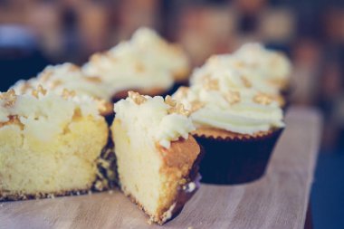 Kahve makinesi ve kafede capkake