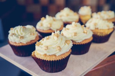 Kahve ve kek için bir tatlı