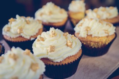 Kahve ve kek için bir tatlı