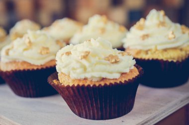 Kahve ve kek için bir tatlı