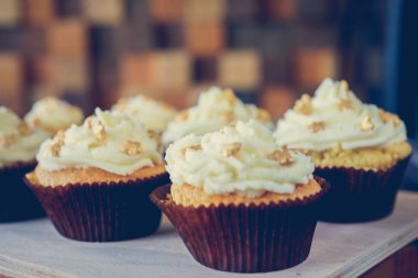 Kahve ve kek için bir tatlı