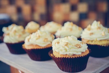 Kahve ve kek için bir tatlı