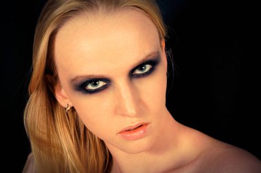 Makyaj yeşil gölgeler ile