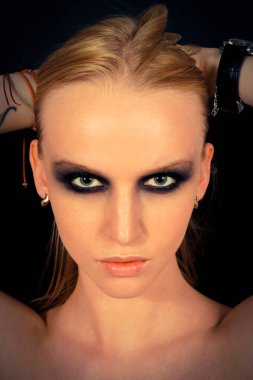 Makyaj yeşil gölgeler ile