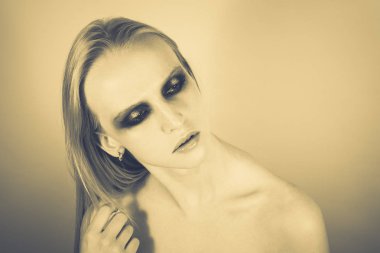 Makyaj yeşil gölgeler ile