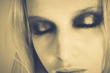 Makyaj yeşil gölgeler ile