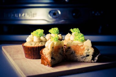 peynir ve salata ile cupcakes