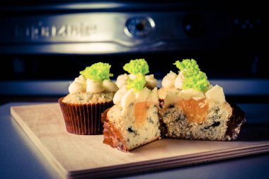 peynir ve salata ile cupcakes