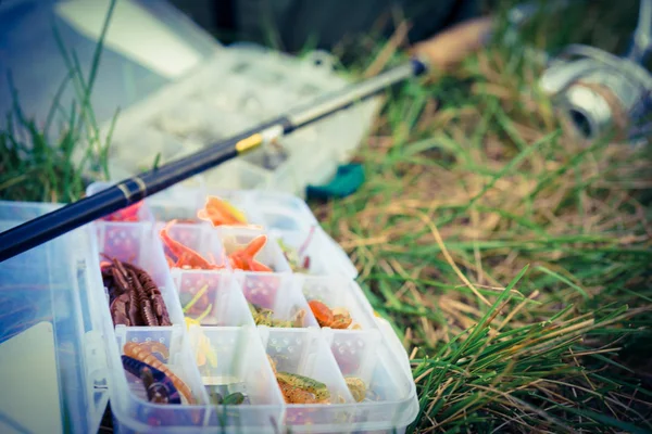 Der Fischer Fischt Auf Dem See — Stockfoto