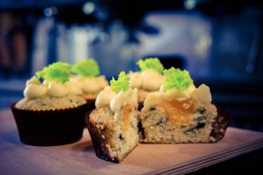 Kahve makinesi ve kafede capkake