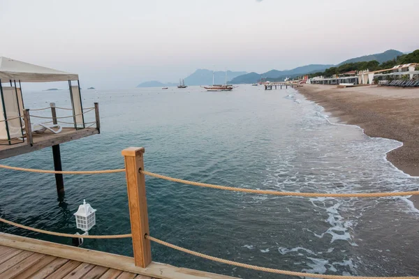 Deniz kenarında güzel gündoğumu