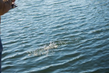 Gölde alabalık avı