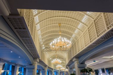 Salonun içi çok güzel.