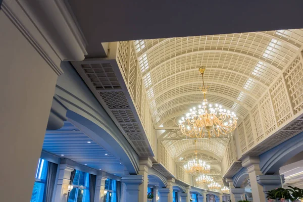 Salonun içi çok güzel.