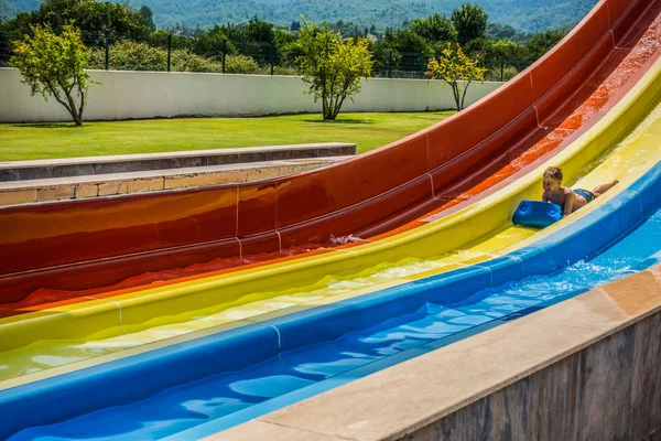 Glissières Eau Dans Parc Aquatique — Photo