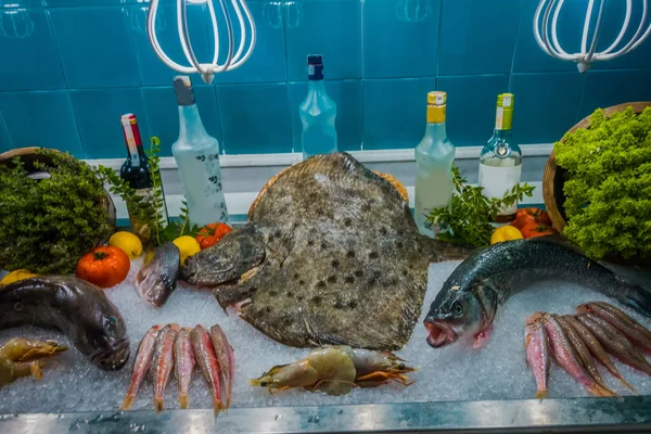 Poisson Frais Dans Restaurant Mer — Photo