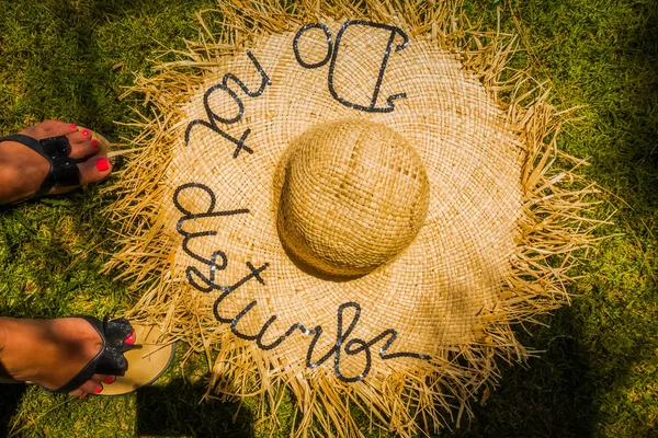 Straw hat on the background of the sea