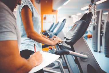 Koç ve istemci vasıl jimnastik salonu