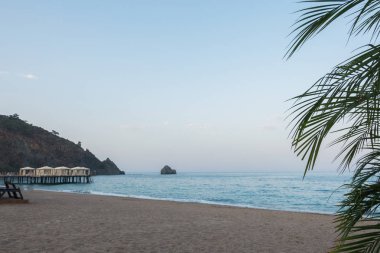 Deniz kenarındaki güzel resort peyzaj