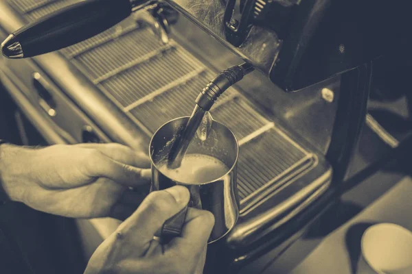 Kaffee Kochen Der Kaffeemaschine — Stockfoto