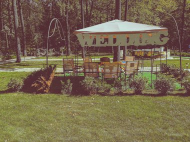 bir Arbor üzerinde yazıt düğün