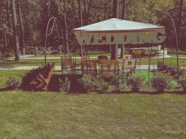 bir Arbor üzerinde yazıt düğün