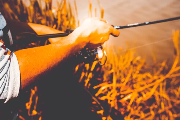 Pescatore Pesca Sul Lago — Foto Stock