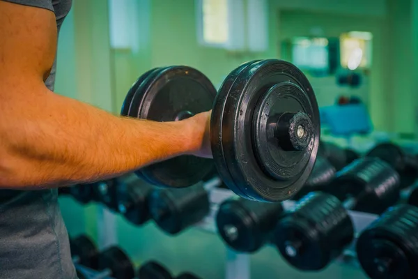 Bodybuilder Στο Γυμναστήριο — Φωτογραφία Αρχείου