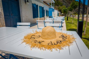 Güzel tatil beldesi. Denizin kenarında yaz tatili