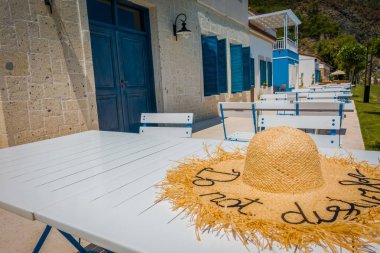 Güzel tatil beldesi. Denizin kenarında yaz tatili